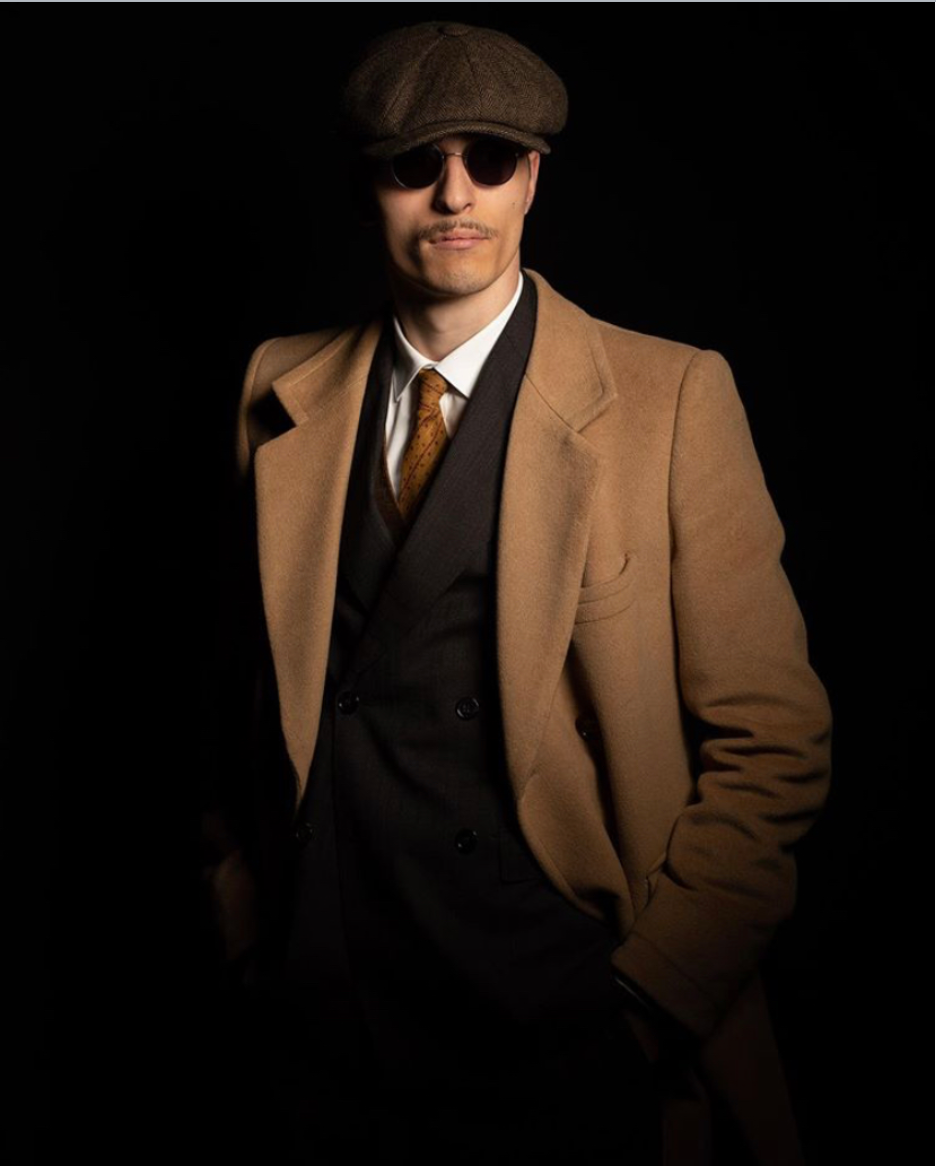 Reggie – nadčasová elegance s retro nádechem